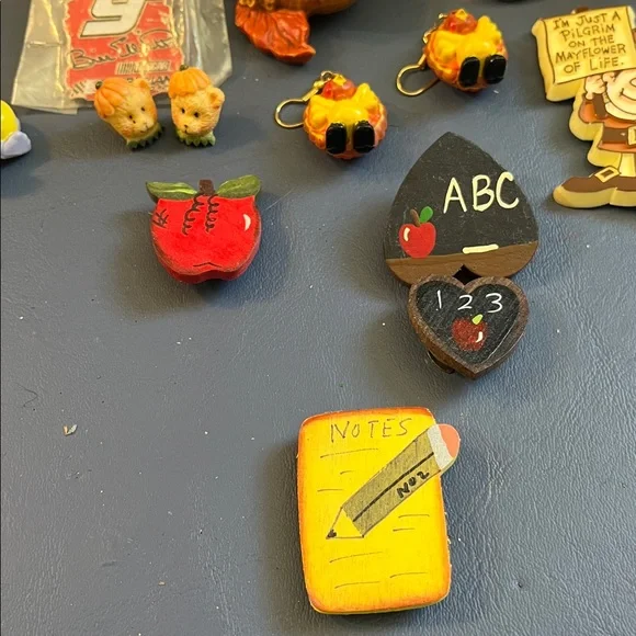 All wearable vintage to now jewelry lot, 0228A - Picture 15 of 15